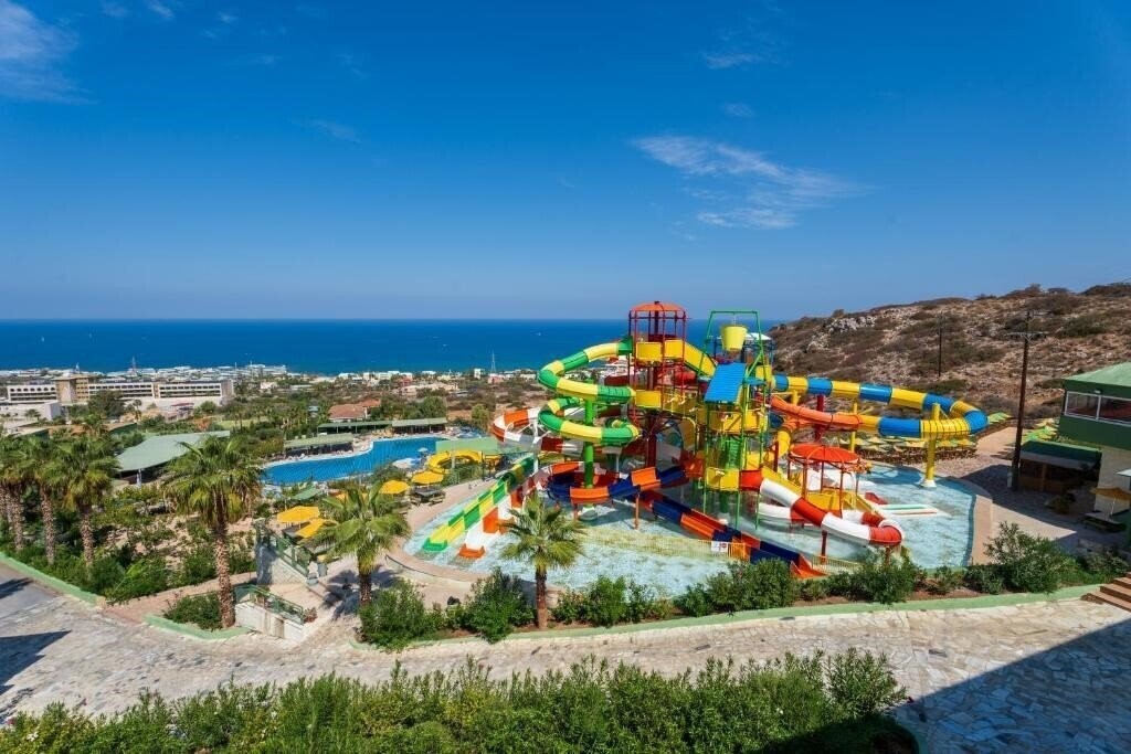 Готель Eri Sun Village Water Park 4*