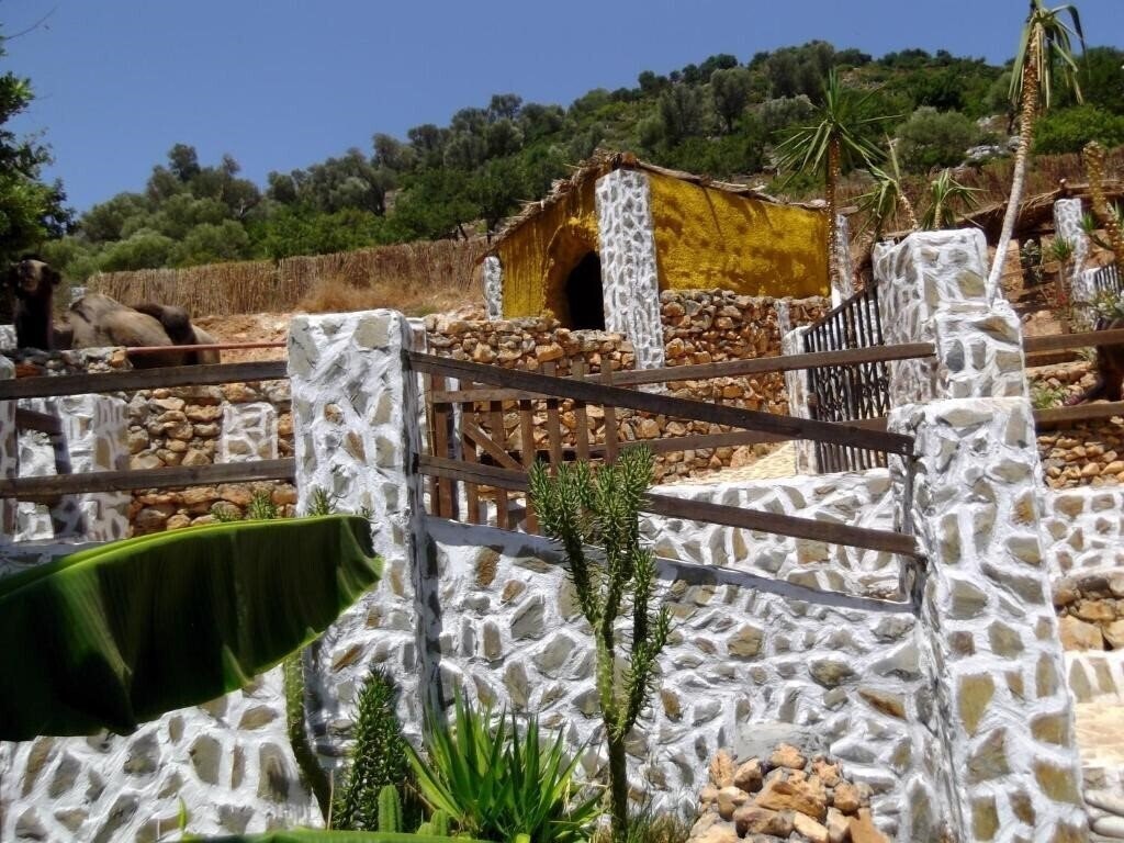 Готель Stone Village Hotel Apartments 4*