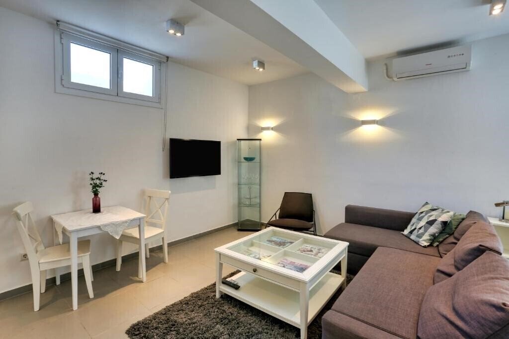 Фотографія Helios Studios & Apartments Apart-Hotel апартаменты