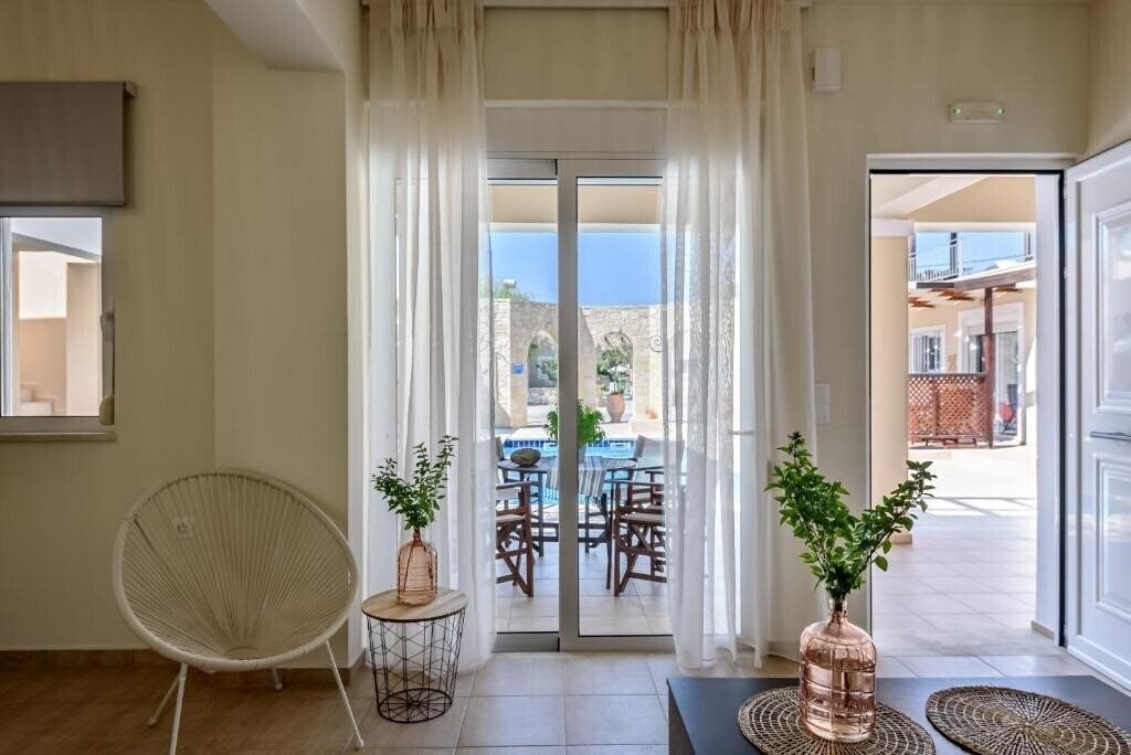 Фото Azure Beach Villas 4*
