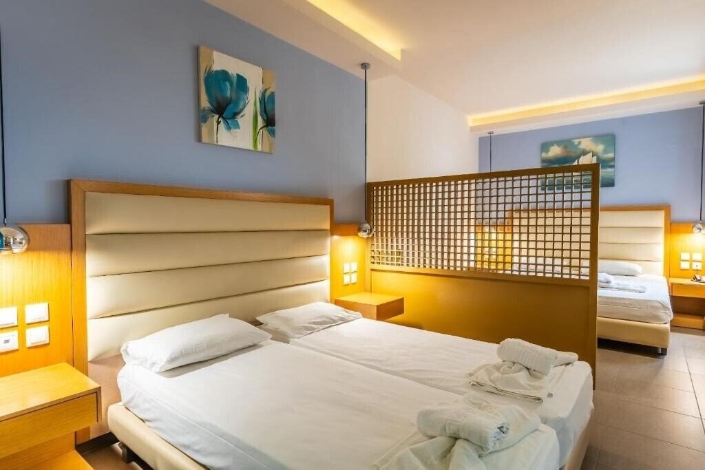 Фото Pantheon Hotel 4*