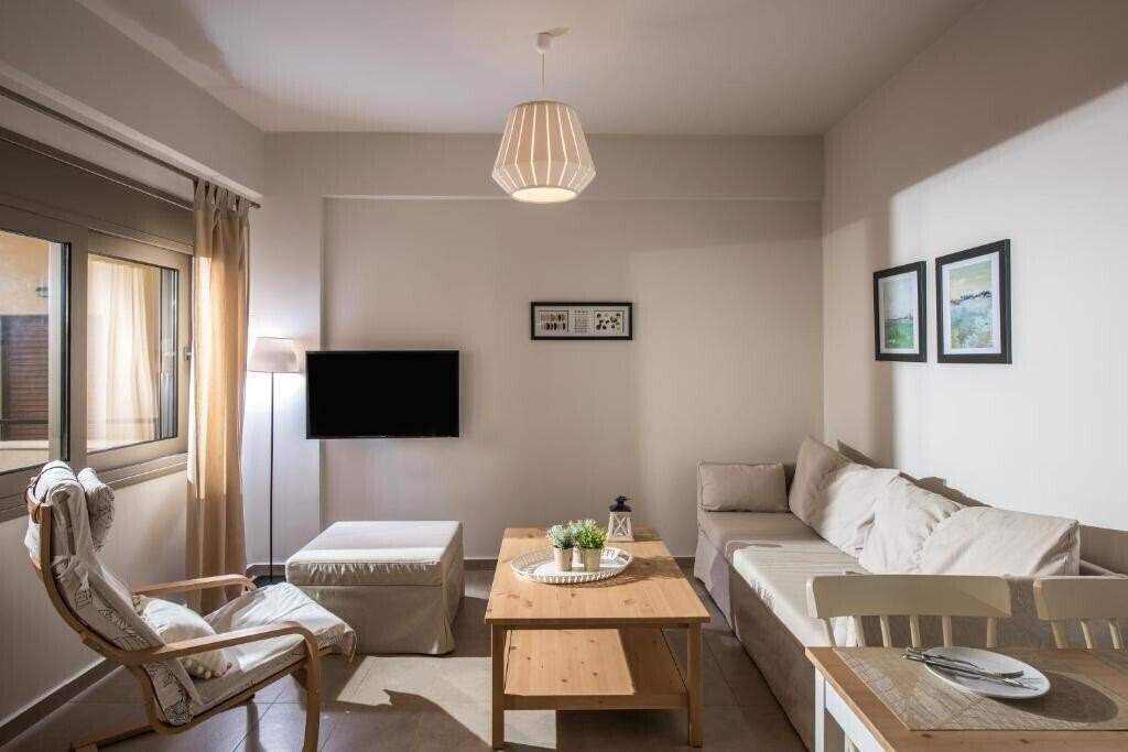 Готель Caravel Apartments 3*