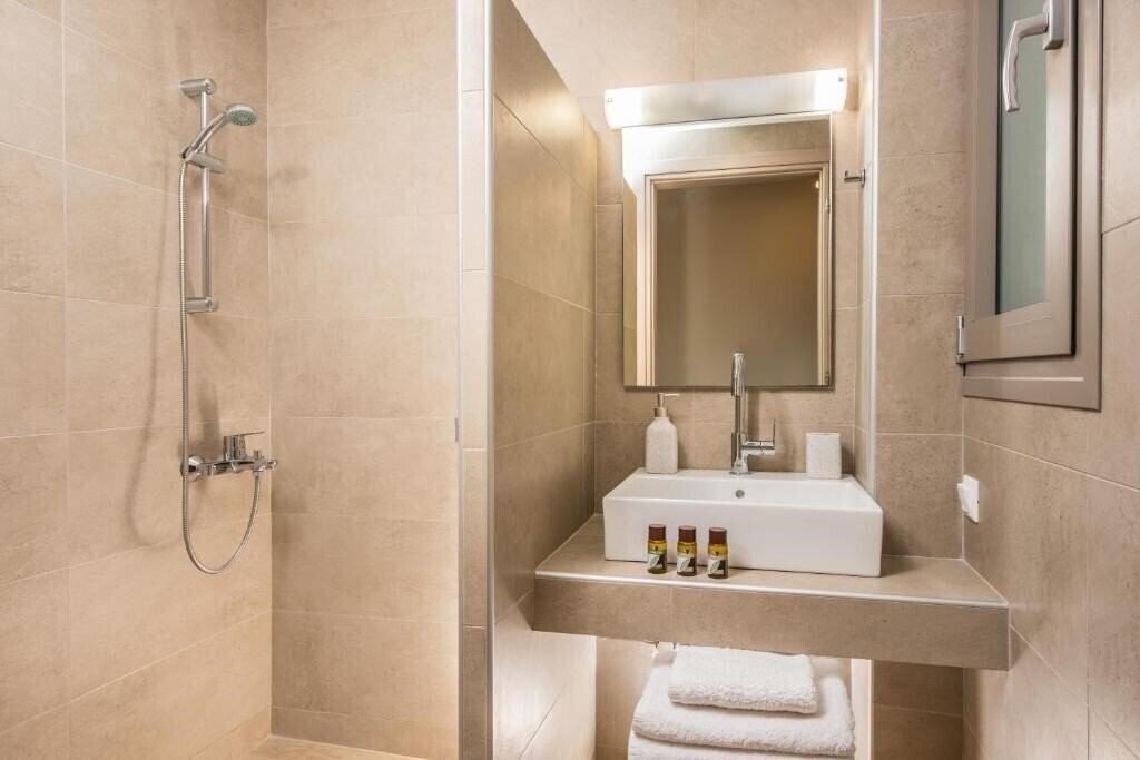 Фотография Caravel Apartments 3*