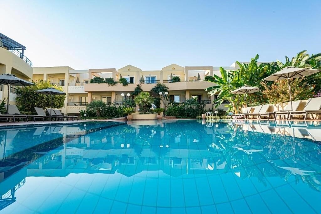 Готель Helios Apartments 3*