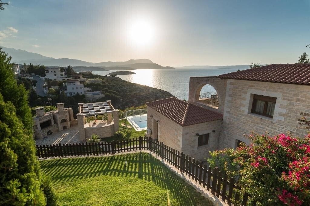 Готель Hectoras Villa In Plaka 5*
