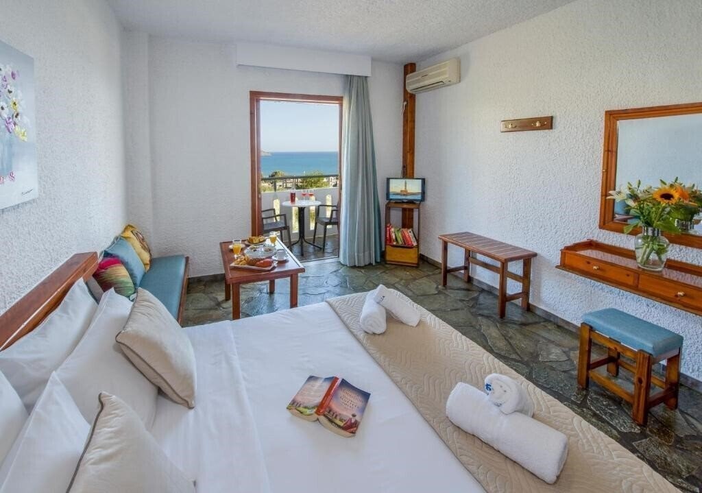 Фото Folia Hotel Apartments 3*