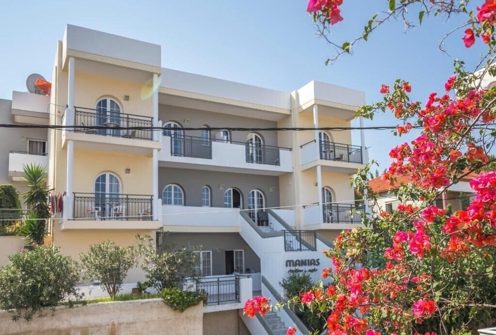 Отель Manias Hotel Apartments 3*