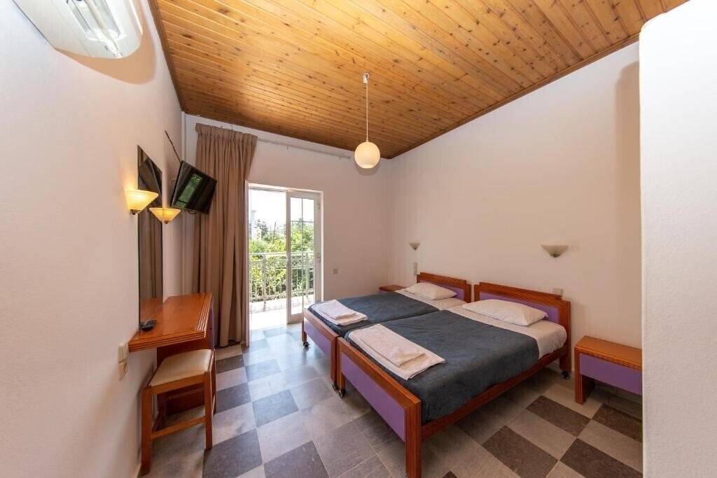 Фото Manias Hotel Apartments 3*