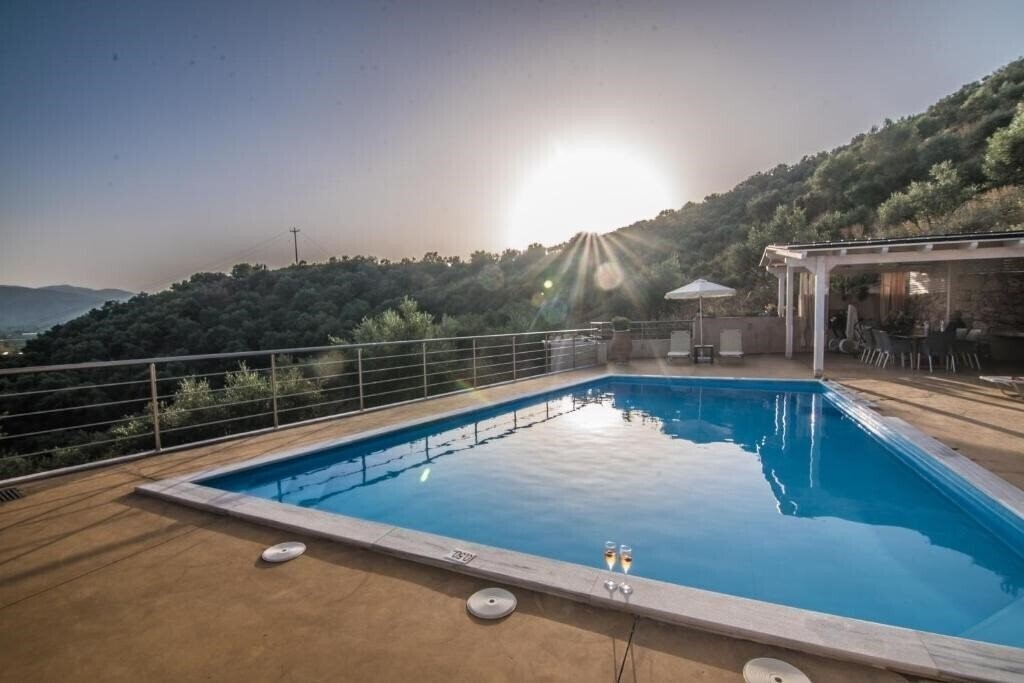 Отель Aksos Suites Accessible Accommodation 2*