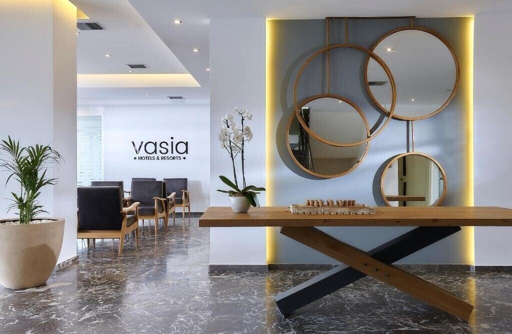 Отель Vasia Royal Hotel 4*