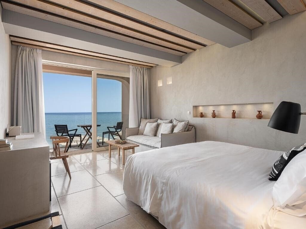 Отель The Theodore Boutique Hotel 3*