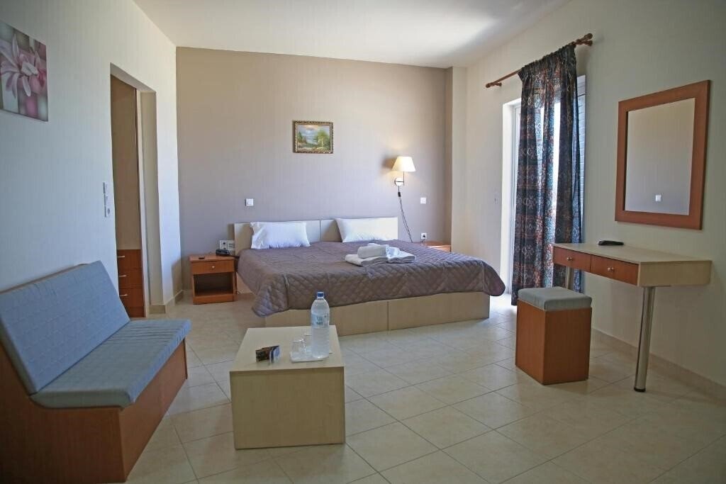 Фото Sea Breeze 3*