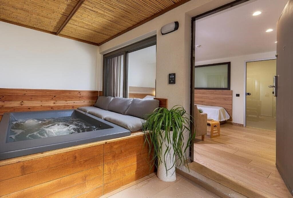 Фотографія Dionisos Hotel (Adults Only) 4*