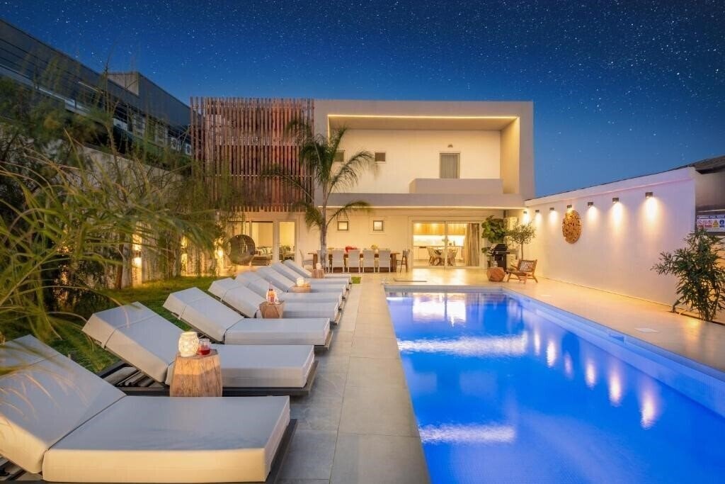 Отель Hypnosis Suite 4*