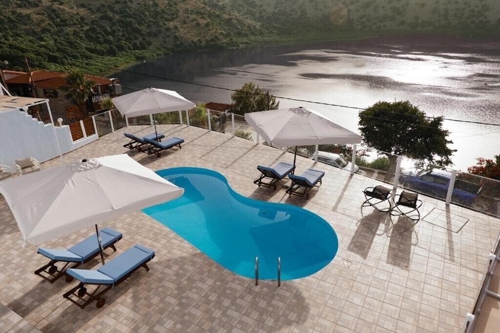 Фото Lake View Suites 4*