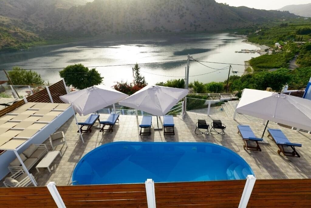 Фотографія Lake View Suites 4*