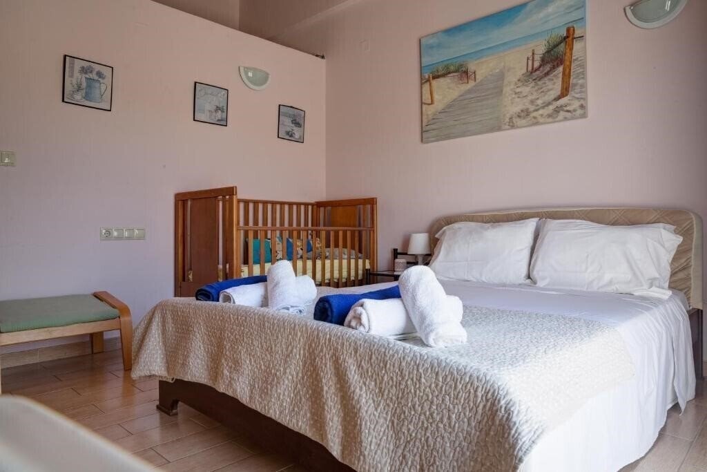 Фото Romantic Evas Cottage 4*