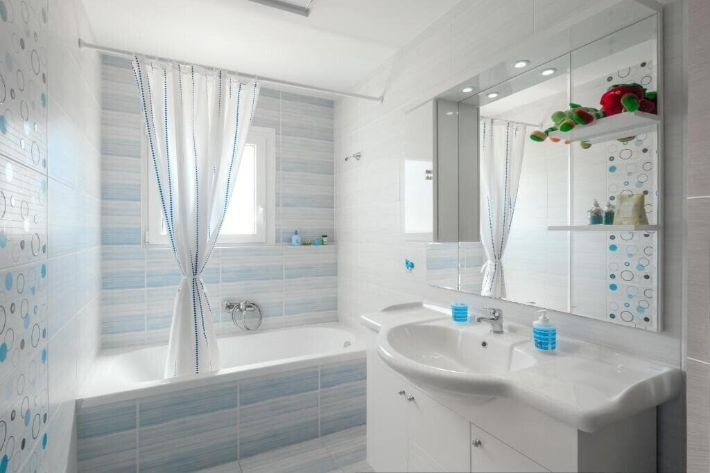 Фотографія Romantic Evas Cottage 4*