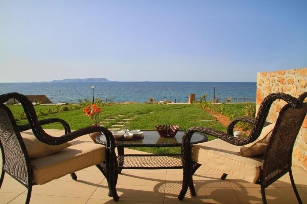 Готель Sea View Beachfront Villa Maria 4*
