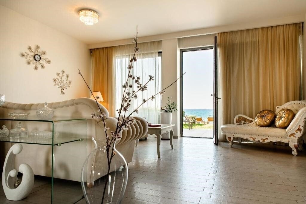 Фото Sea View Beachfront Villa Maria 4*