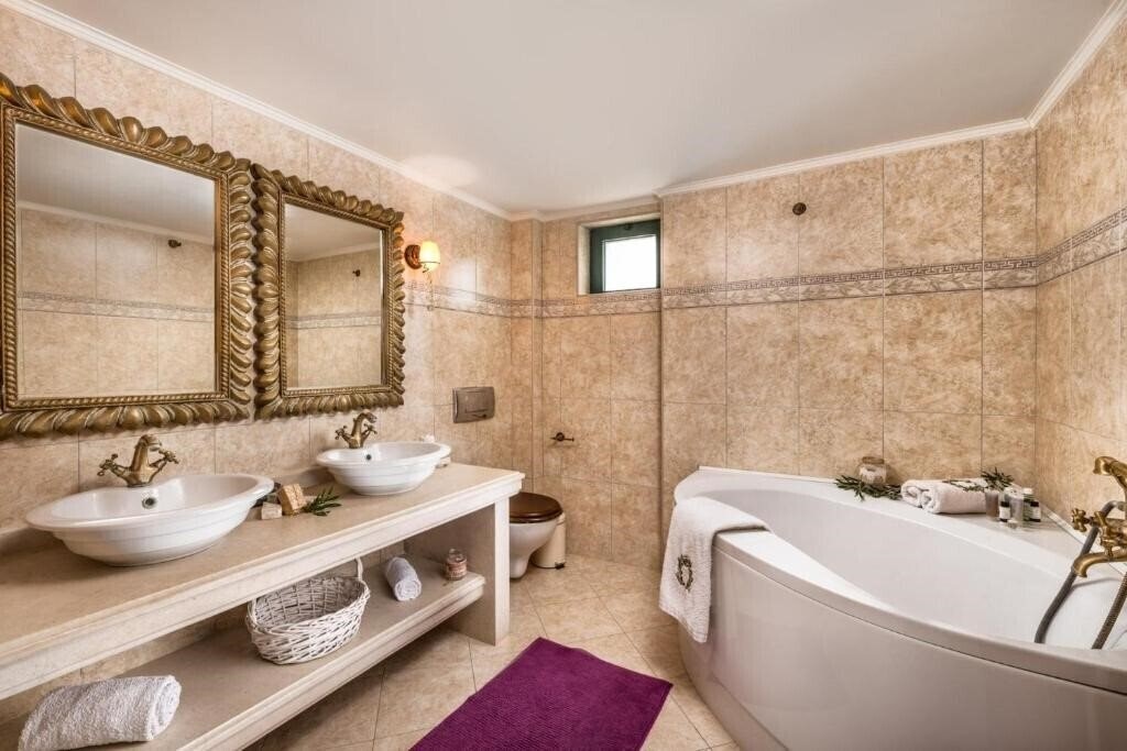 Фотографія Villa Golden Crest 4*