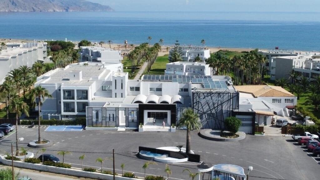 Отель Delfina Tropic Beach 4*
