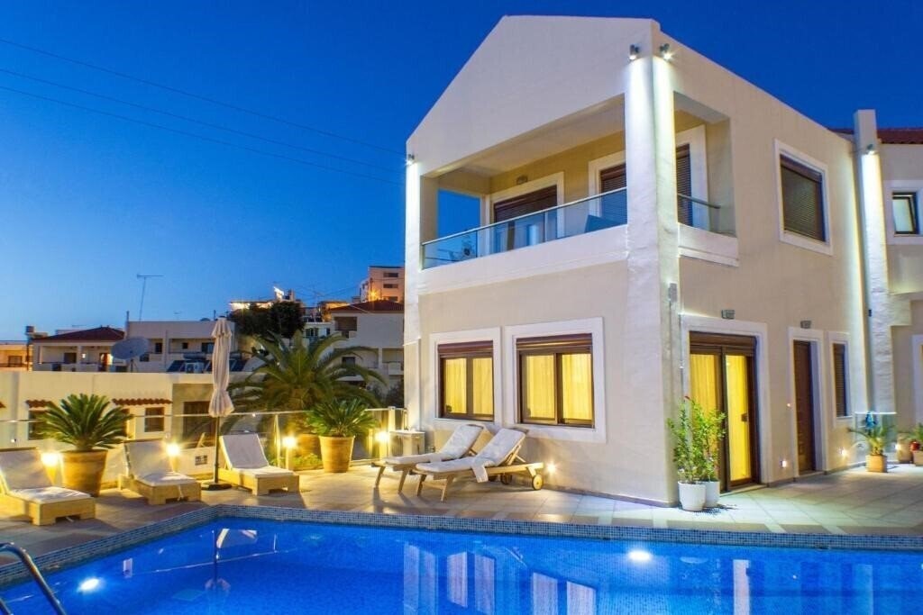 Отель Esthisis Suites Chania 4*