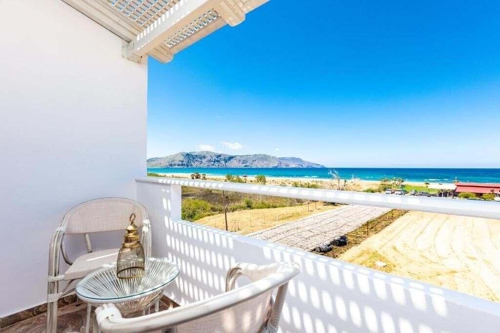 Готель Pinelopi Beach Suites Rethymno 4*