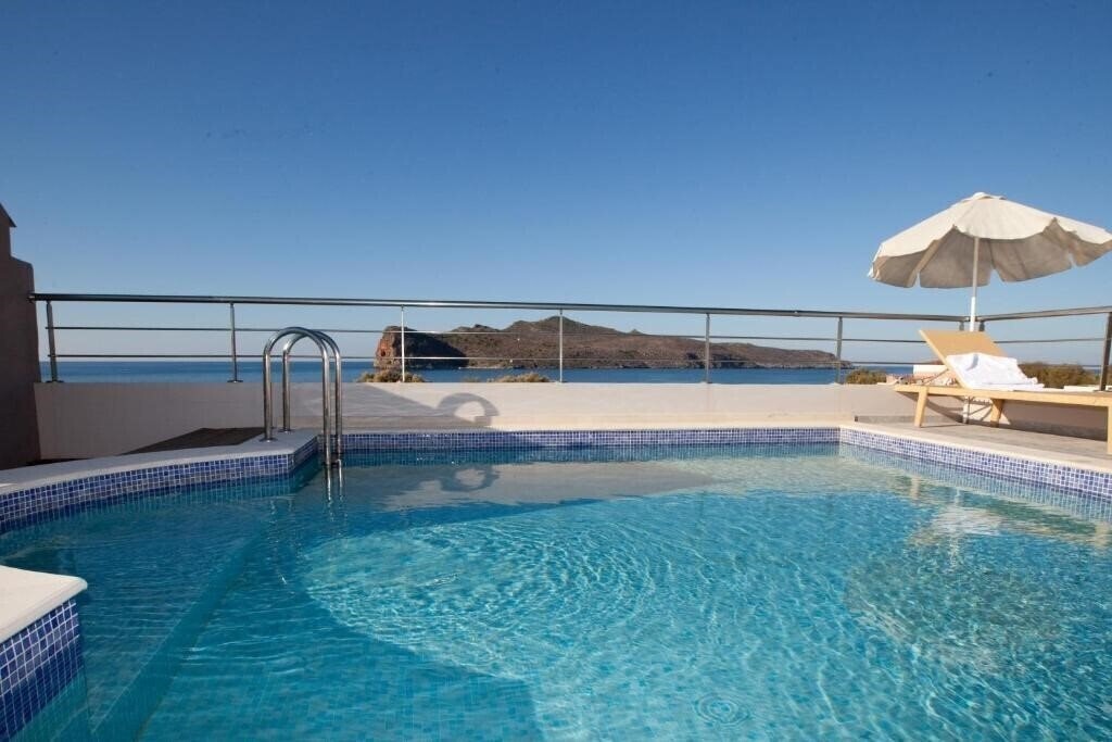 Фото Sandy Point Villas Chania 4*