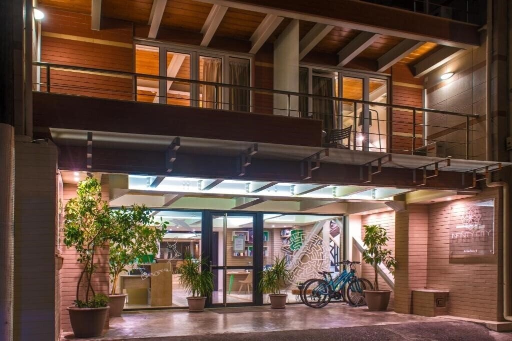 Готель Infinity City Boutique Hotel 3*