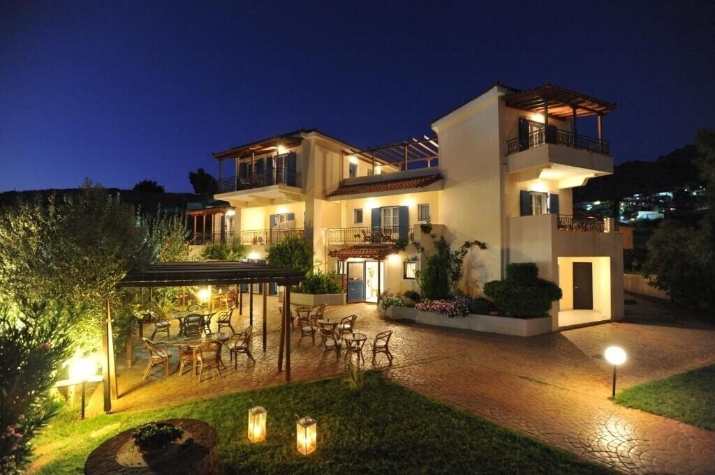 Готель Fereniki Golden Bay 4*