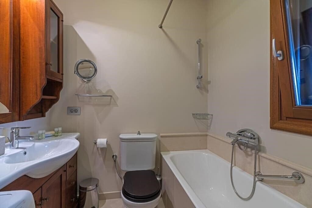 Фотография Secret Escape Villa With Heated Pool 4*