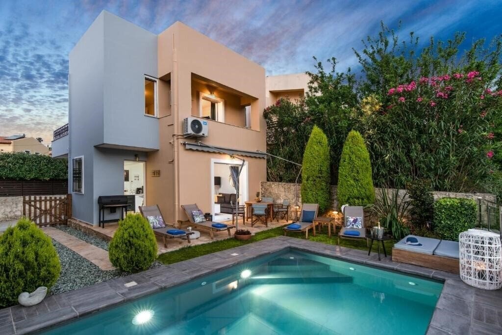 Отель Villa Cressida Private Swimming Pool 4*