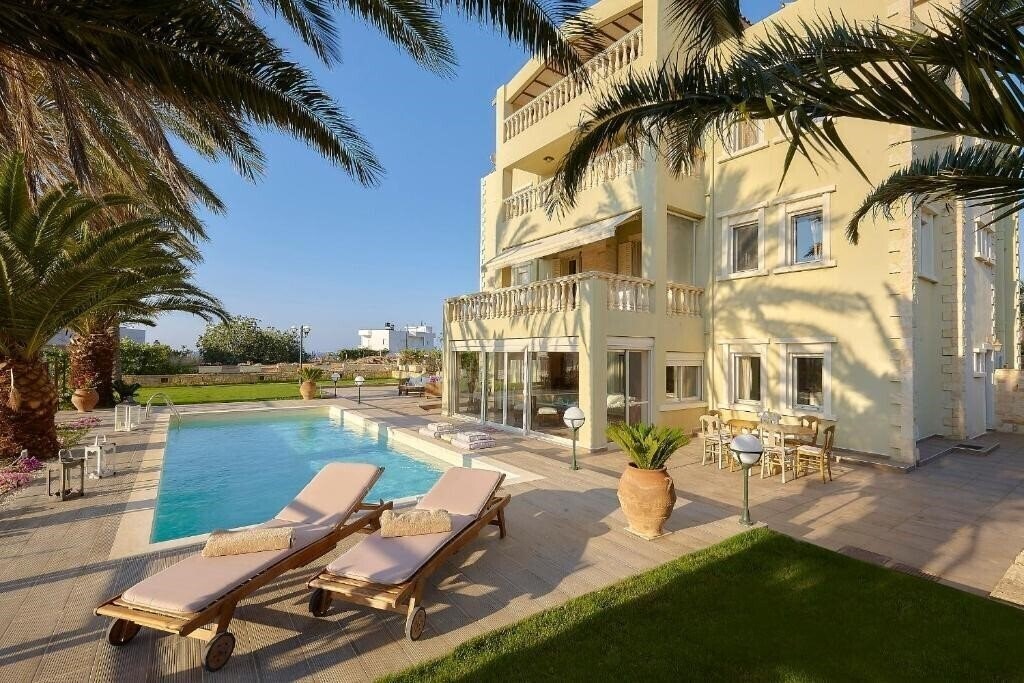 Готель Living E-Motion 5*