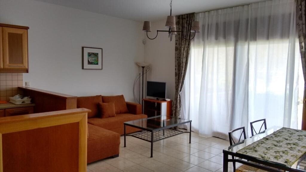 Отель Tholos Bay Suites 5*