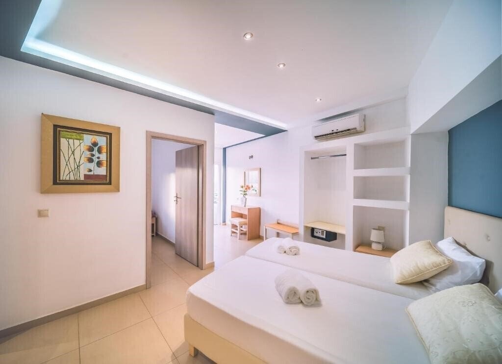 Готель Laplaya Beach 3*