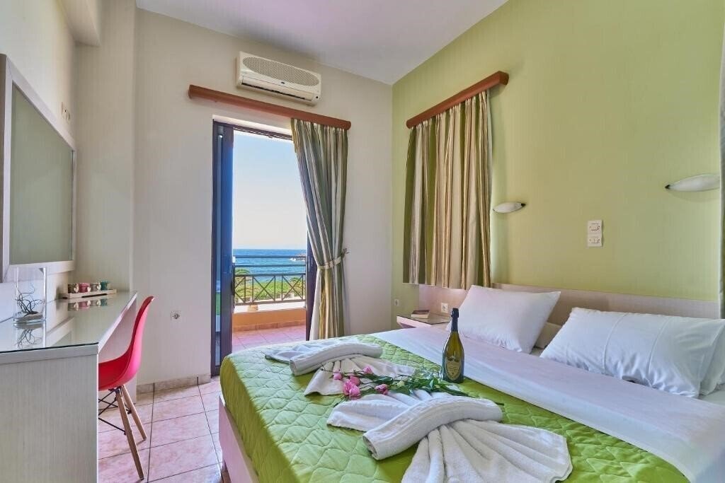 Фотографія Nanakis Beach Apartments 3*