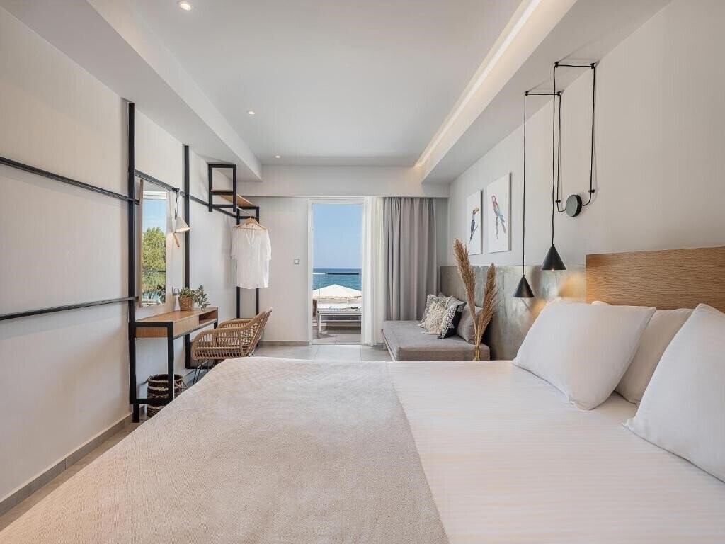 Отель Alexia Beach Hotel 3*