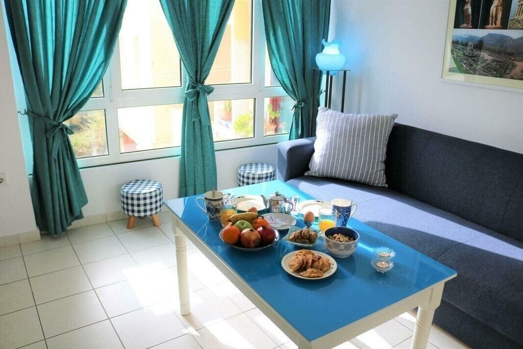 Отель Downtown Studio Five 3*