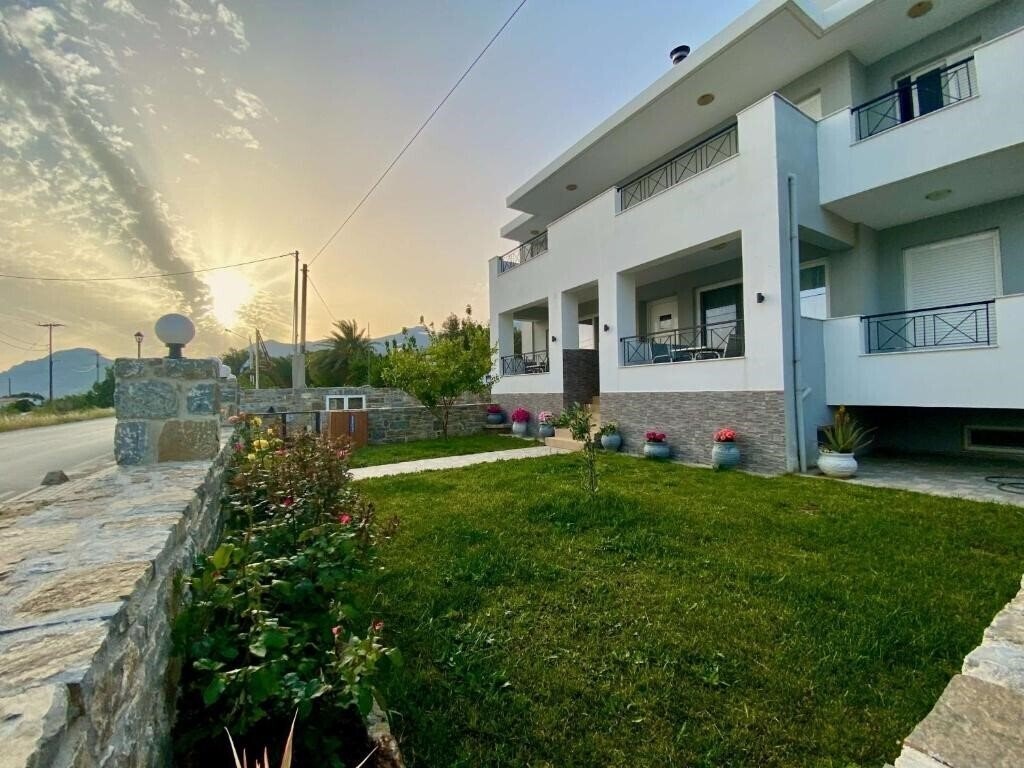 Отель Eirini & Manolis Apartments 3*