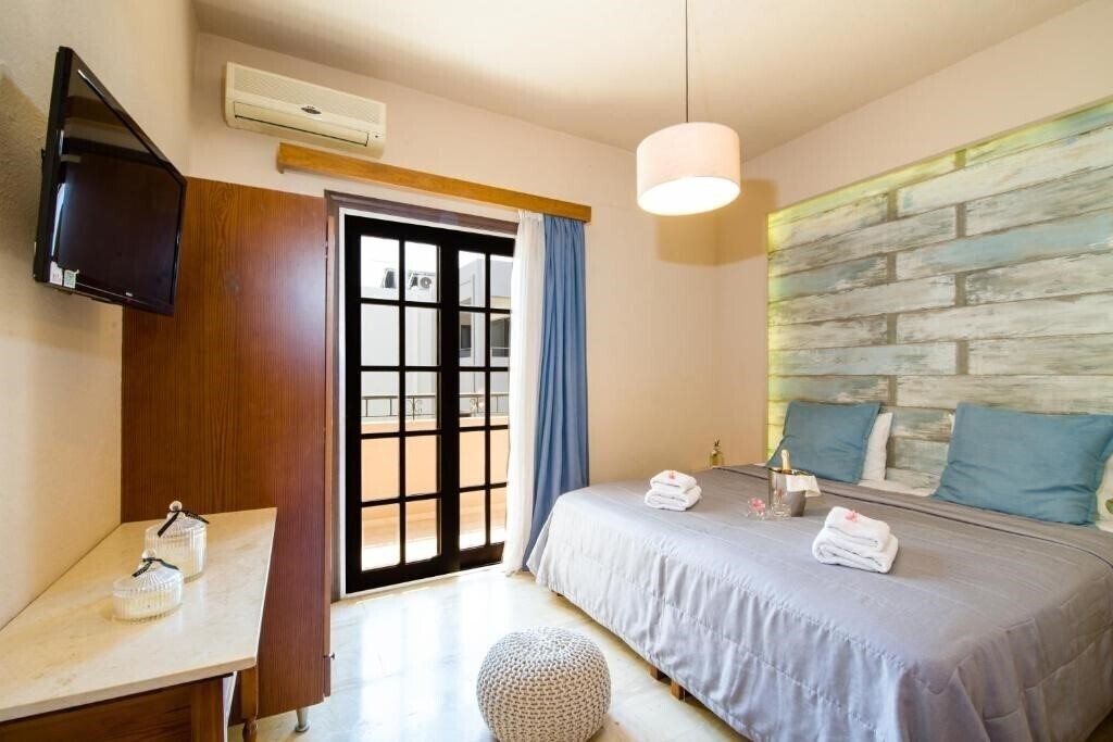 Готель Evangelos Apartments 3*