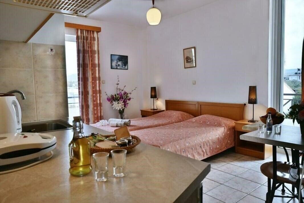 Готель Nirevel Apartments 3*