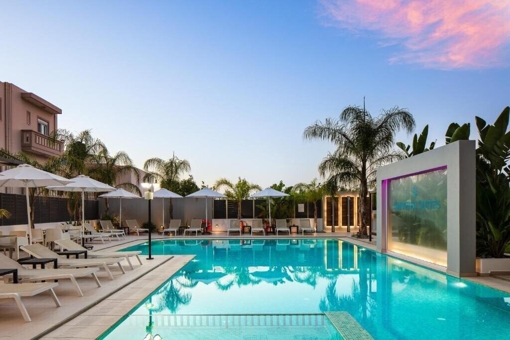Отель Sapphire Blue Suites 4*