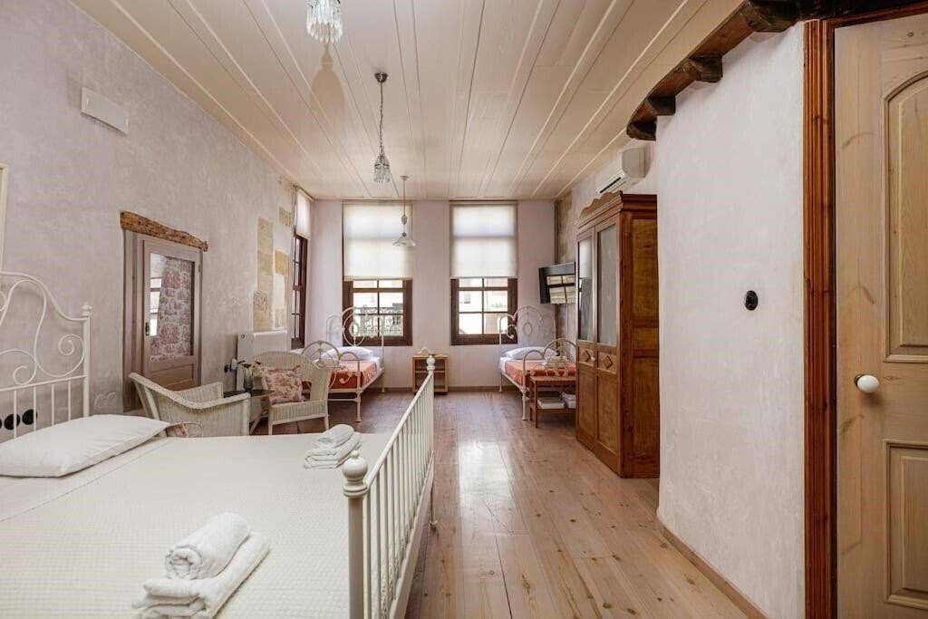 Отель Anassa Townhouse 3*