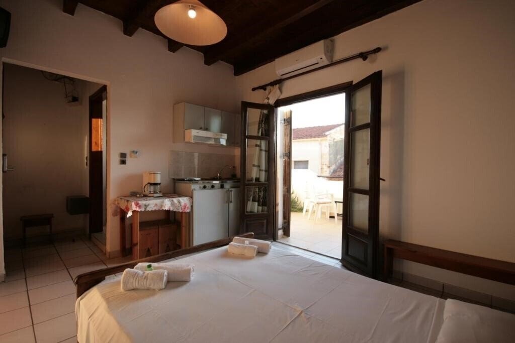 Отель Chania Rooms 3*