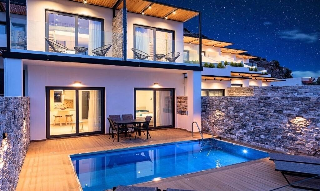 Отель Aelia Suites 4*