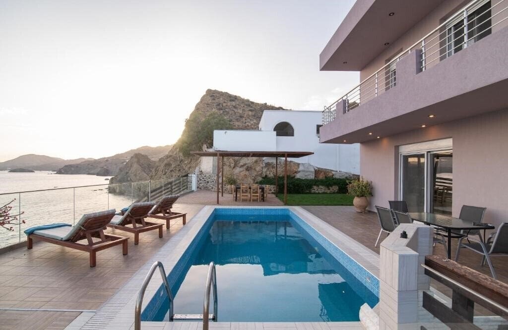Отель Villa Paradise 4*