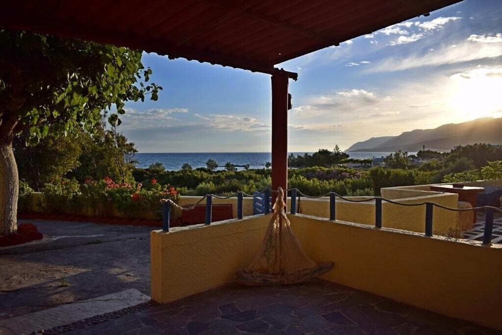 Отель Vrachos Apartments 4*