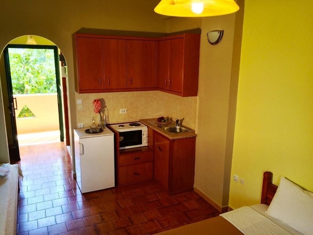 Картинка Chrissas Beach Apartments - Hotel Rooms & Apartments 3*