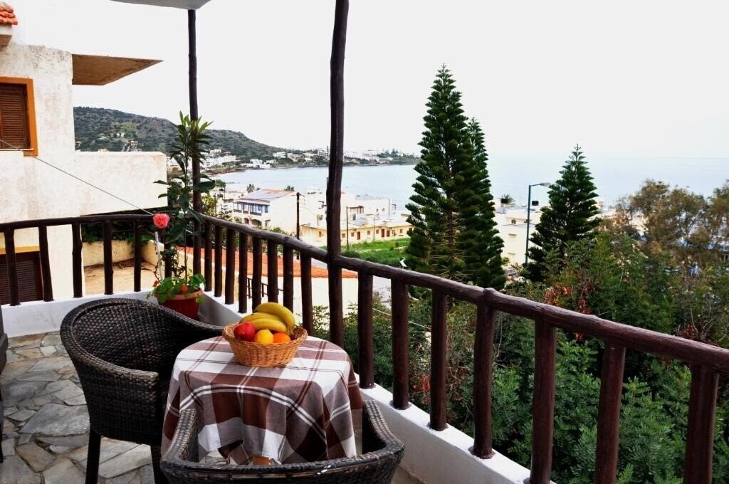 Отель Heliotrope Apartments 3*